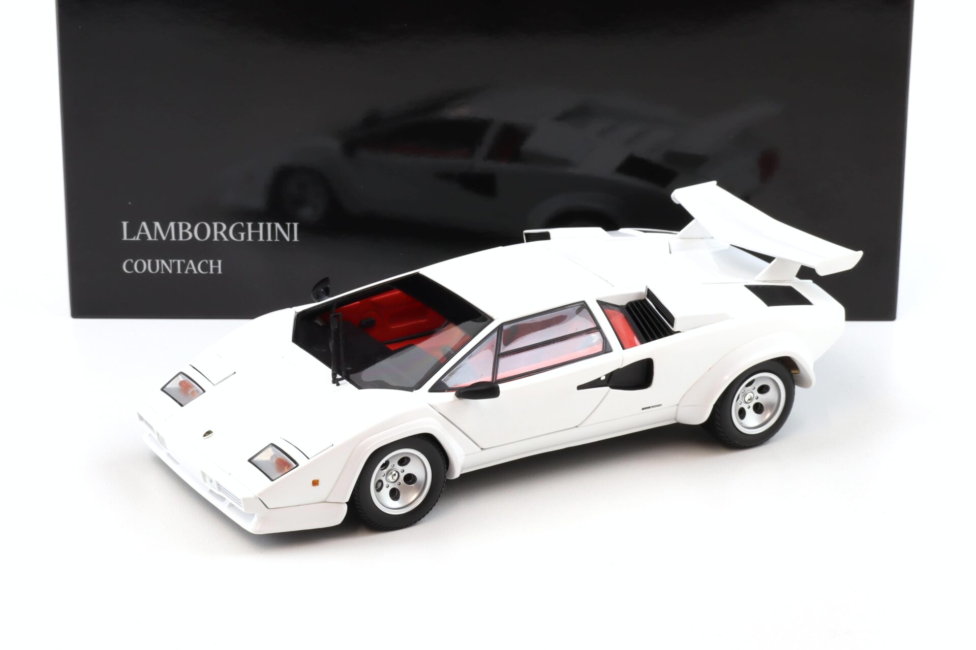 ID 104141 orig.jpg 1:18 Kyosho Lamborghini Countach LP500S white 08320E