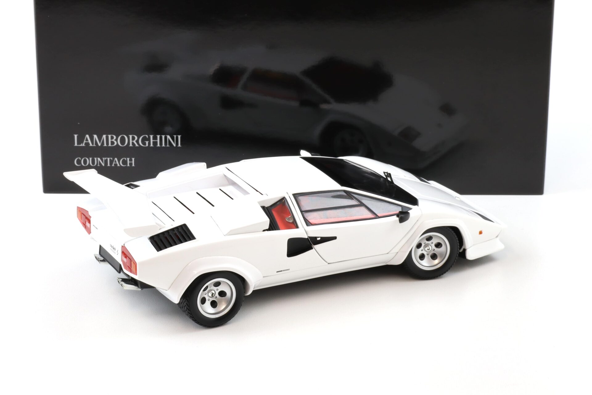1:18 Kyosho Lamborghini Countach LP500S white 08320E